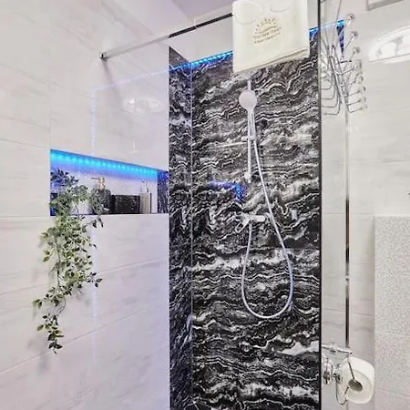 Golden Hour Apartments- Plac Slowianski 36 아파트 *